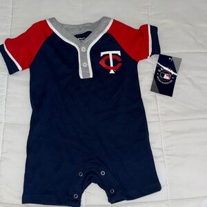 01- MLB Minnesota Twins Infant Onesie Size 12M